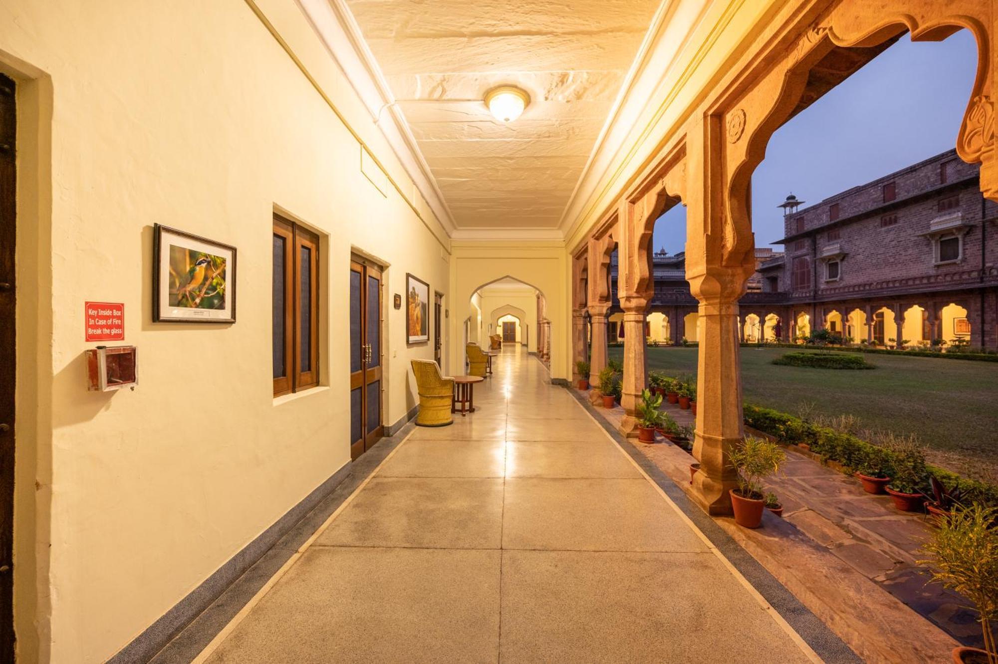 Umed Bhawan Palace, Kotah Esterno foto